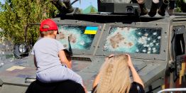 «Горит, ломается и захватывается». В Ростове-на-Дону выставили трофейную технику из зоны СВО